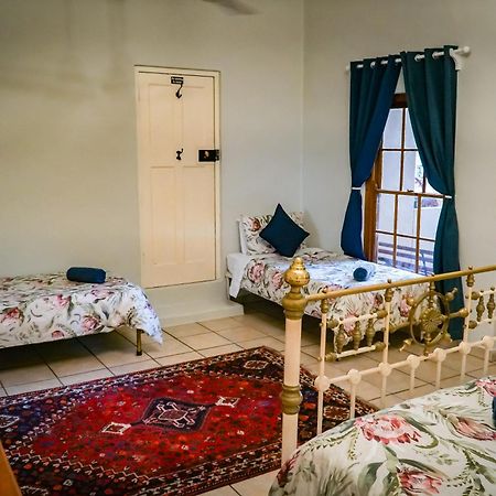 Outentique Accommodation Oudtshoorn Extérieur photo